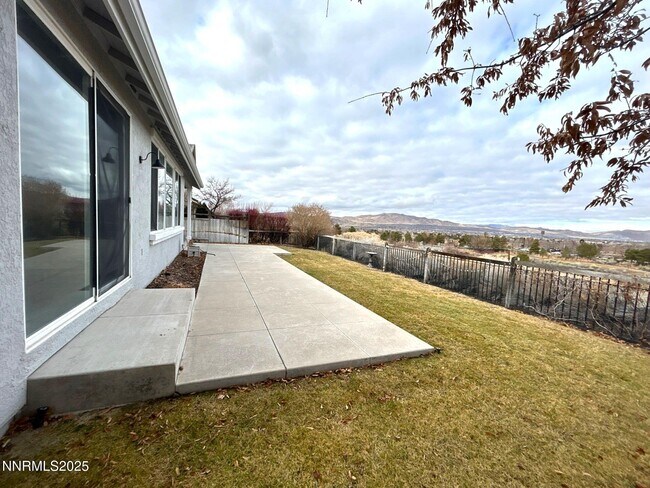 Building Photo - 3084 10 Mile Dr
