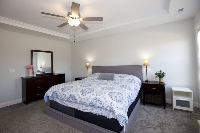 Building Photo - "Spacious 4-Bedroom Gem with 3 Full Baths - 2344 Sq Ft of Comfort on Stackhouse Drive!"