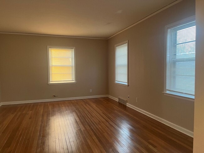 Building Photo - Mahon-1709