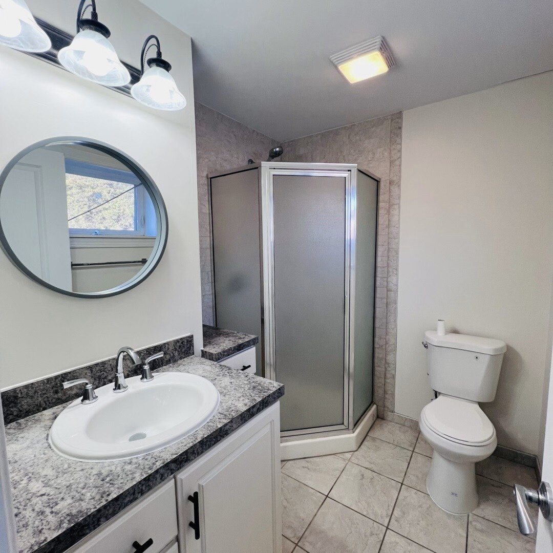 Building Photo - 619 S 42nd St