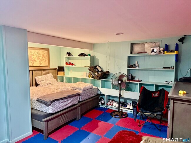 Building Photo - 15 Edwards St