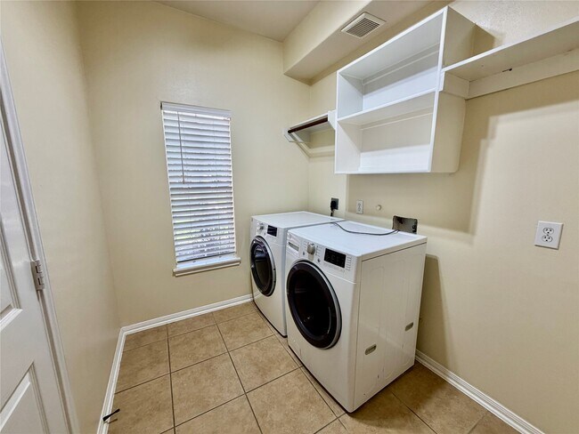 Building Photo - 25206 Auburn Terrace Dr