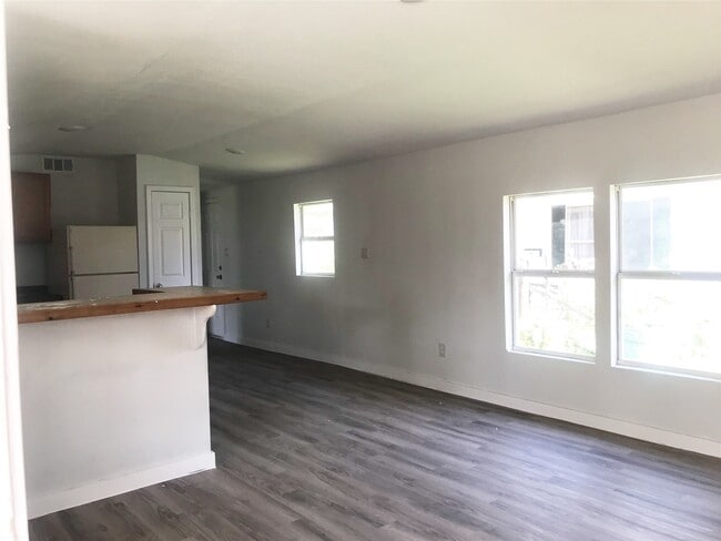 Building Photo - 3510 Fox Dr