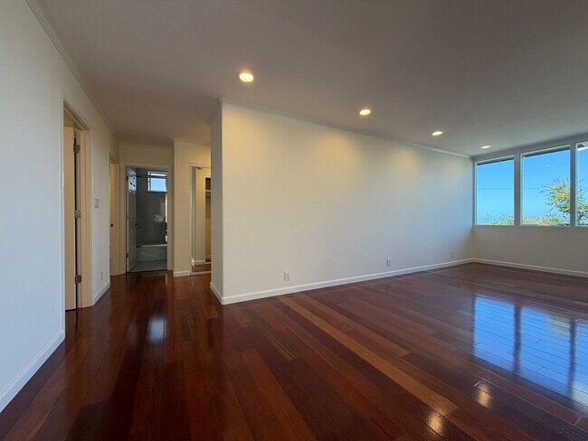 Building Photo - 800 Buckland Ave