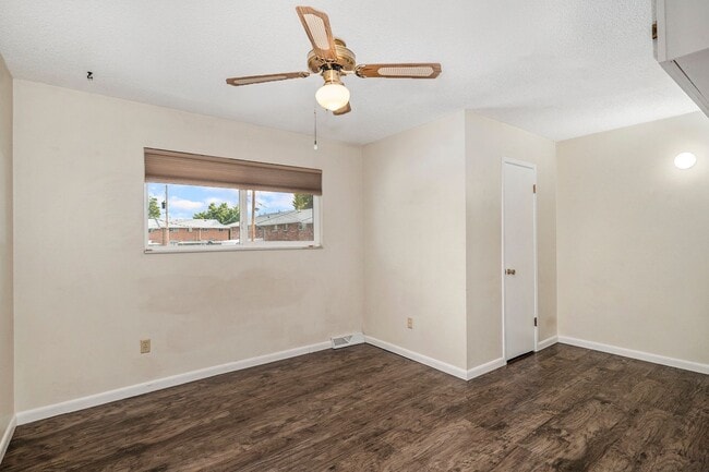 Building Photo - Spacious 2 bedroom home in the heart of Ha...