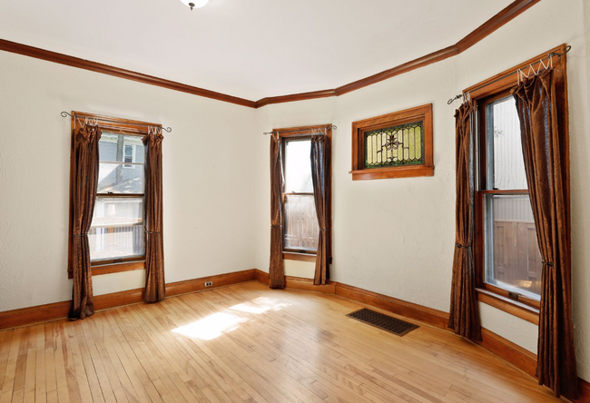 Dining room - 515 W 22nd St