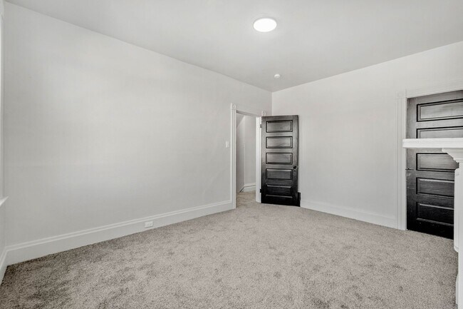 Building Photo - Stunning 3 bedroom home in Carrick available August 1!