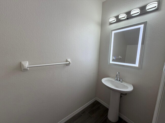 Building Photo - 2003 Claudia Ln