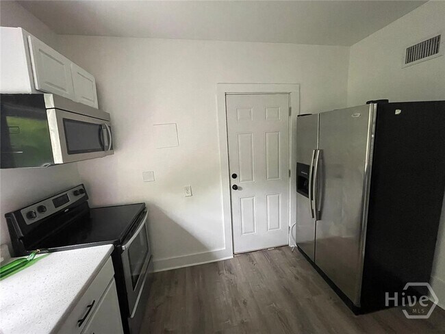 Building Photo - 2206 Barnard St