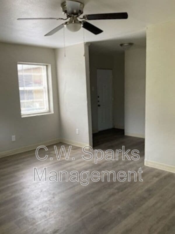 Building Photo - 3923 Dismount St
