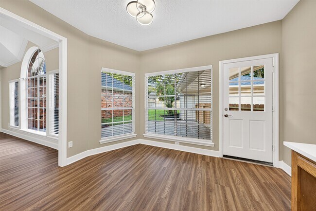 Building Photo - 2015 Rosalyn Ct