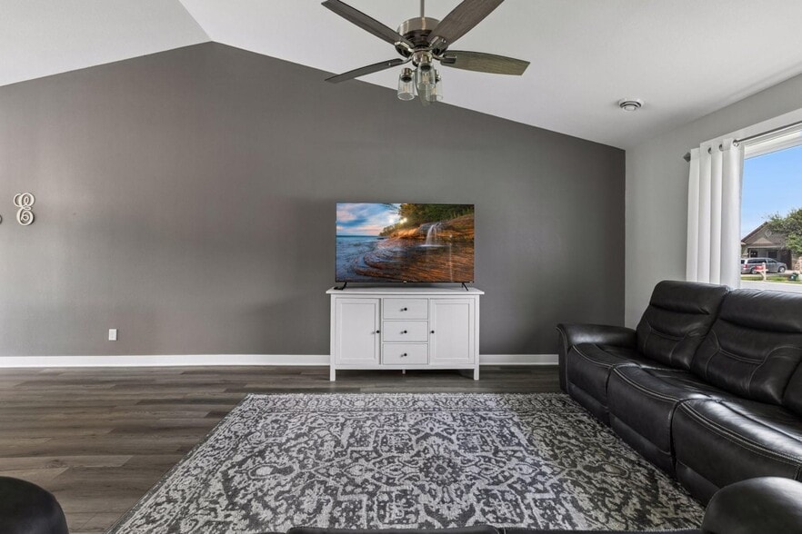 Building Photo - 720 Deer Trl