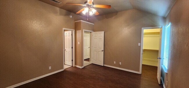 Building Photo - 3 Bedroom 2 Bath off Clear Creek Viewable ...