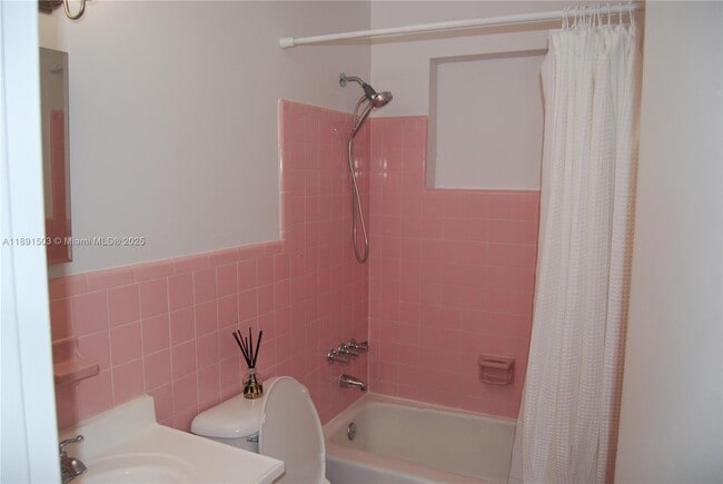 Building Photo - 270 S Melrose Dr