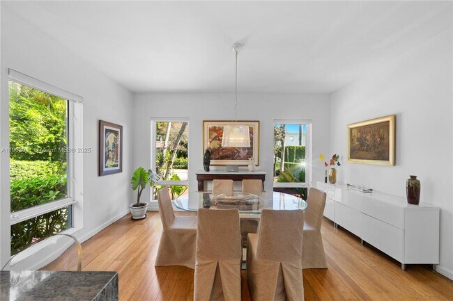 Building Photo - 1281 S Venetian Way