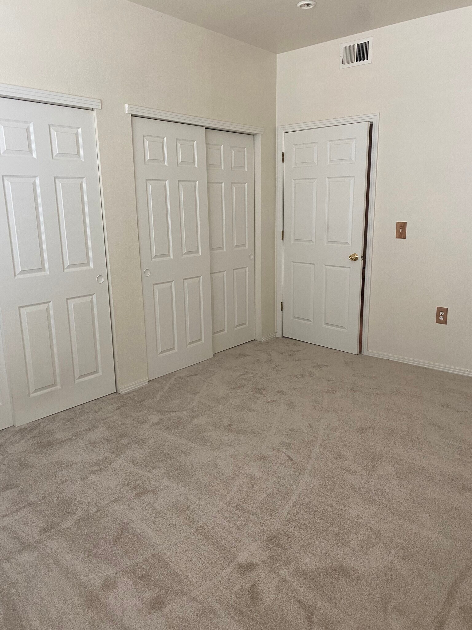 Bedroom 2 - 3002 W Elizabeth St