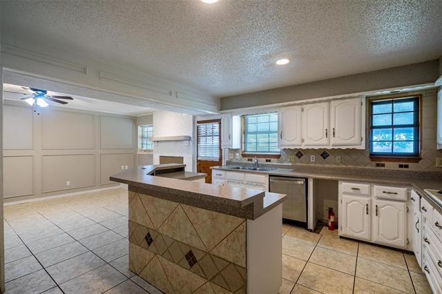 Building Photo - 4212 Village Green Dr