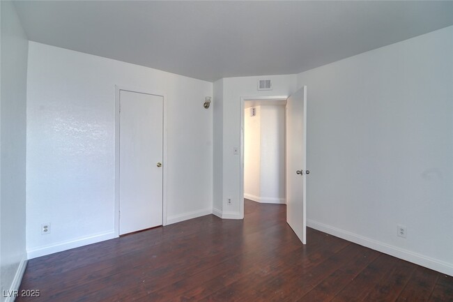 Building Photo - 2120 Venus Ave