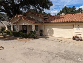 Building Photo - Beautiful 3 bedroom, 2 bath in San Diego C...