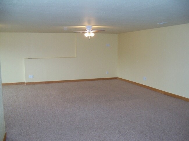 Building Photo - 6 BED | 3 BATH | TRIPLE GARAGE | RED ROCK ESTATES