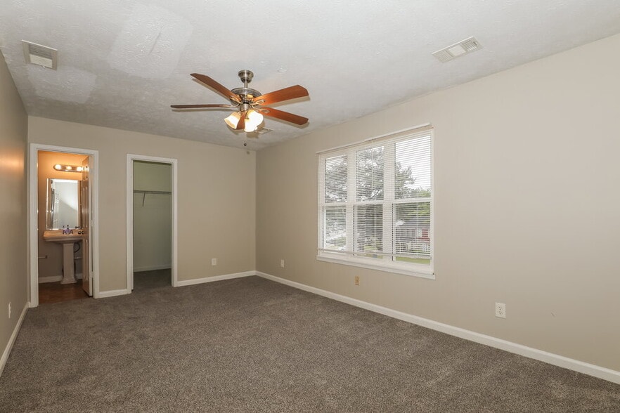 Building Photo - 8194 Canyon Forge Dr