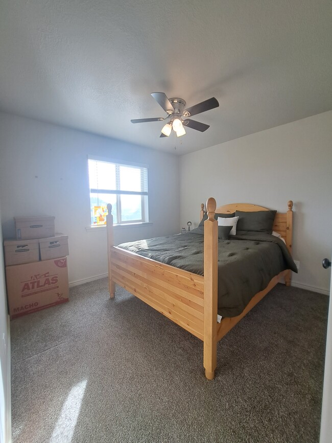 Building Photo - 755 N 2560 E