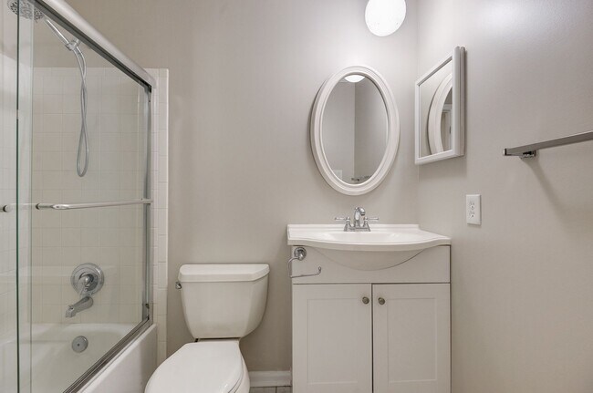 Building Photo - 3 Bedroom 2.5 Bath SFH in Fairfax for Rent!
