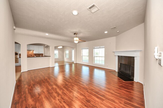 Building Photo - 14311 Lakepointe Bend Ln