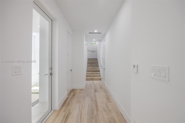 Building Photo - 3164 Plaza St