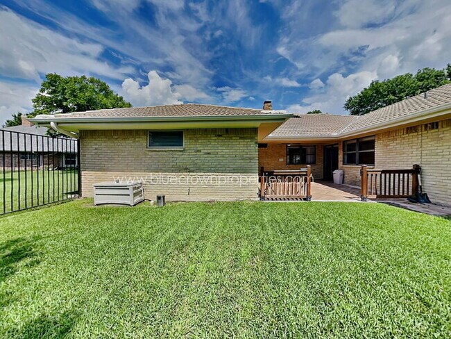 Building Photo - 9 Brookfield Ct