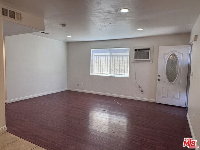 Building Photo - 10218 San Pedro St