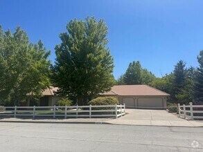 Building Photo - Spacious 3 Bed + Office | 3 Bath | 3-Car G...