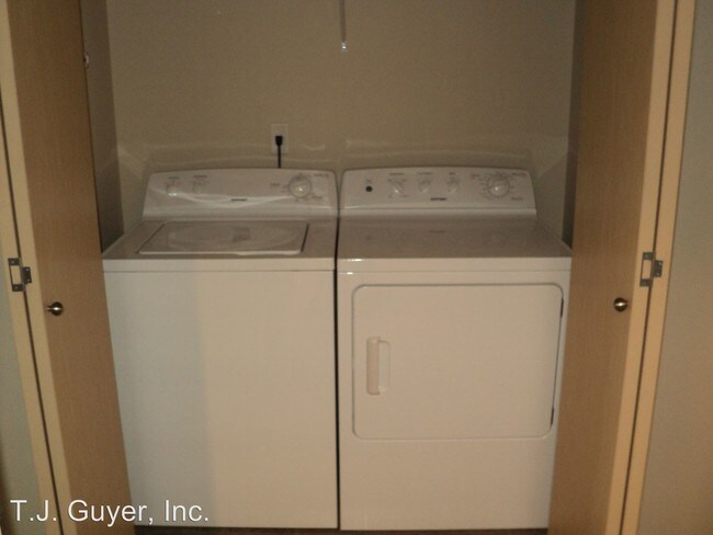 Building Photo - 318 SW 15th Ave