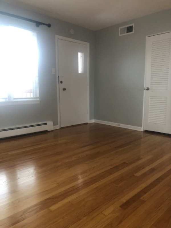 Building Photo - 6044 N Melvina Ave