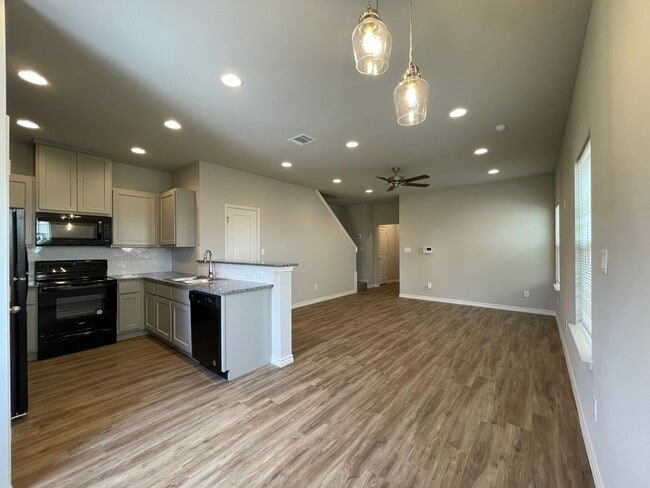 Building Photo - 115 Peruna Dr