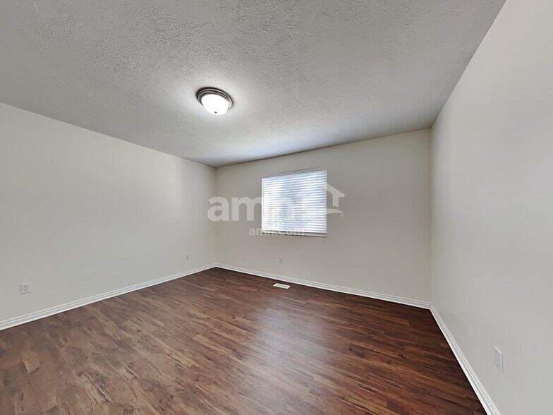 Building Photo - 1420 Pebblecreek Dr S