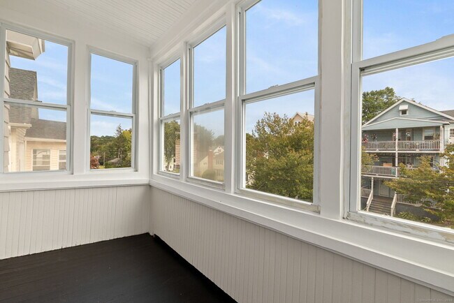 Building Photo - 279 Linwood St