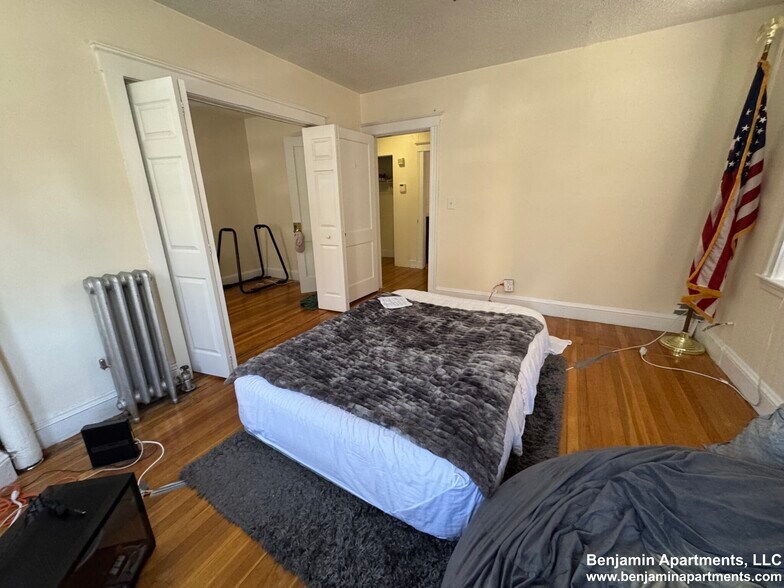 Building Photo - 5 Barrows St