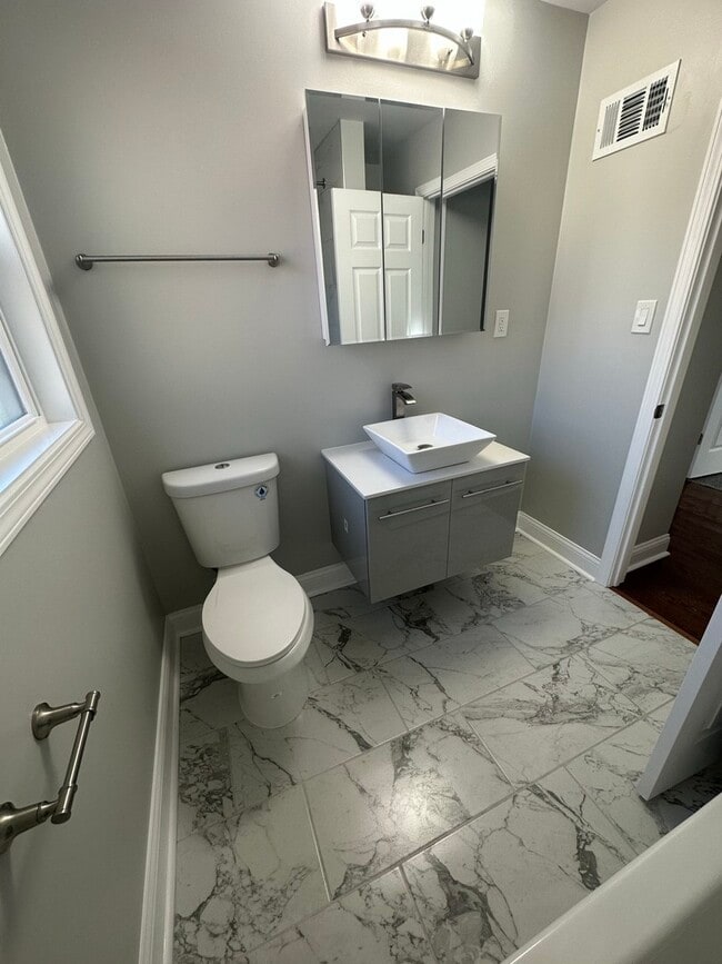 Building Photo - 14451 Sangamon St