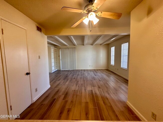 Building Photo - 6201 Escondido Dr