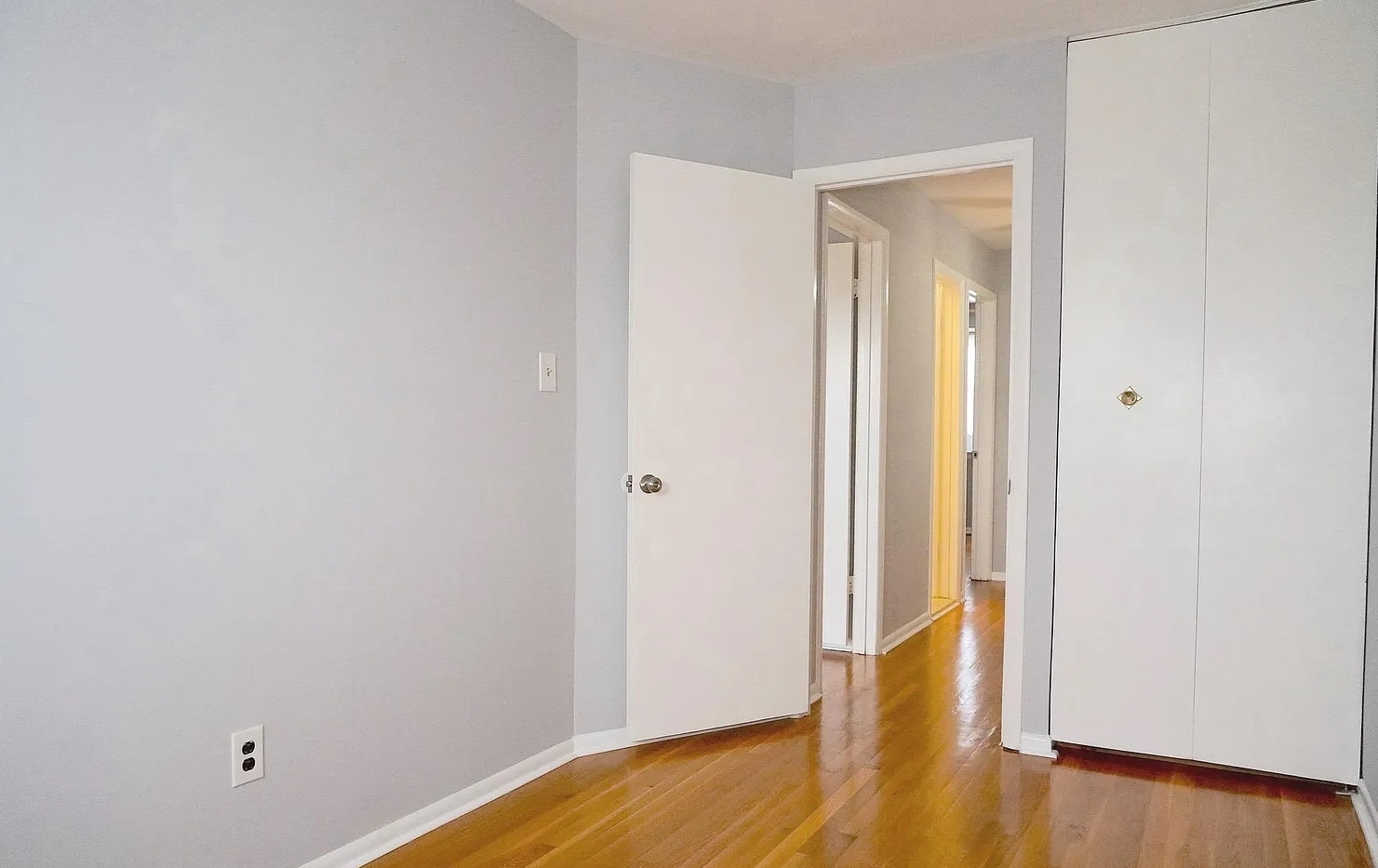 Building Photo - 945 Elm Rd