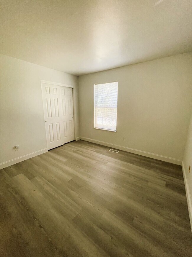 Building Photo - 10437 Cable Ave