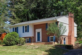Building Photo - Move-in Ready Northern Albemarle County Home