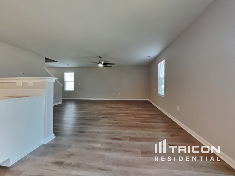 Building Photo - 350 Pillow Ln