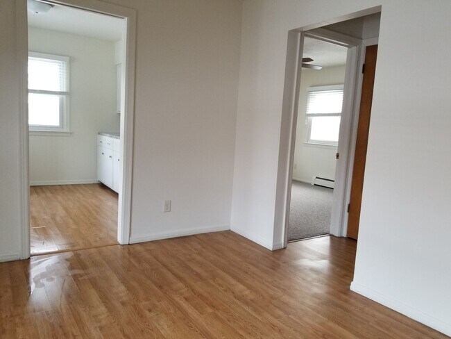 Building Photo - Hillsboro West One Bedroom Apartment, avai...