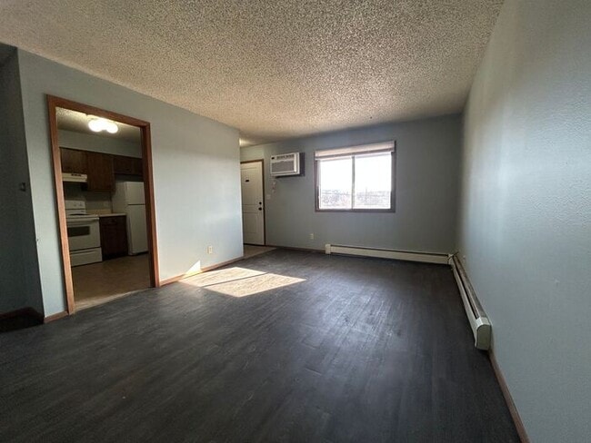 Building Photo - $995 | 1 Bedroom, 1 Bathroom Apartment | P...