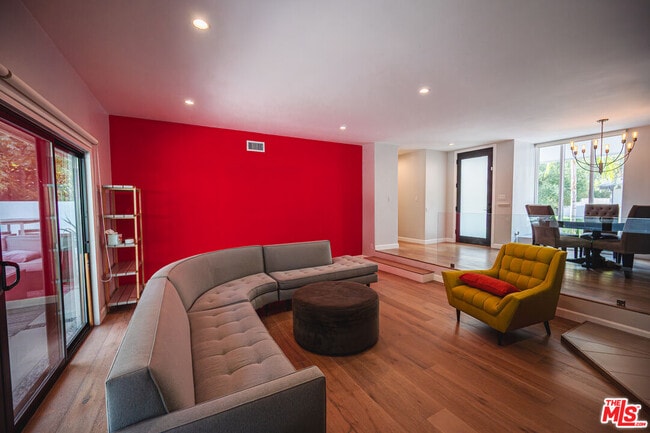 Building Photo - 3116 Beachwood Dr