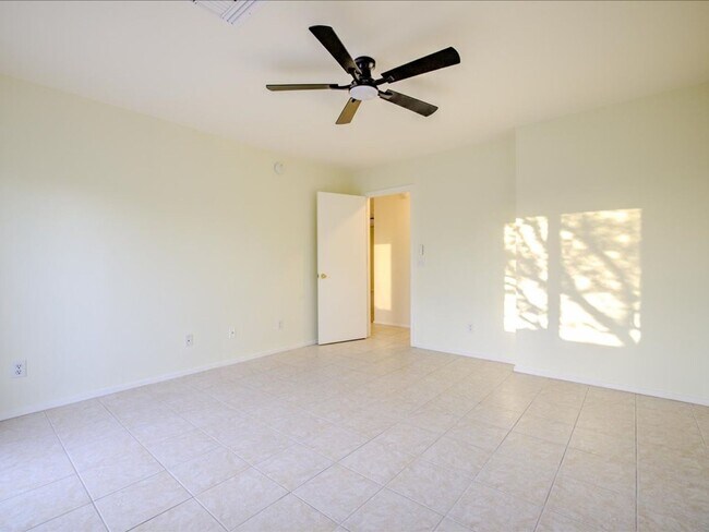 Building Photo - 3 Bedroom 2 Bathroom