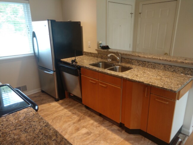 Building Photo - 5482 Country Club Ln