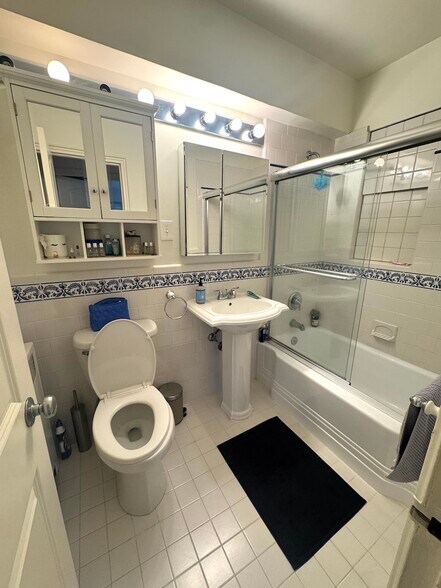 Building Photo - 2500 Q St NW